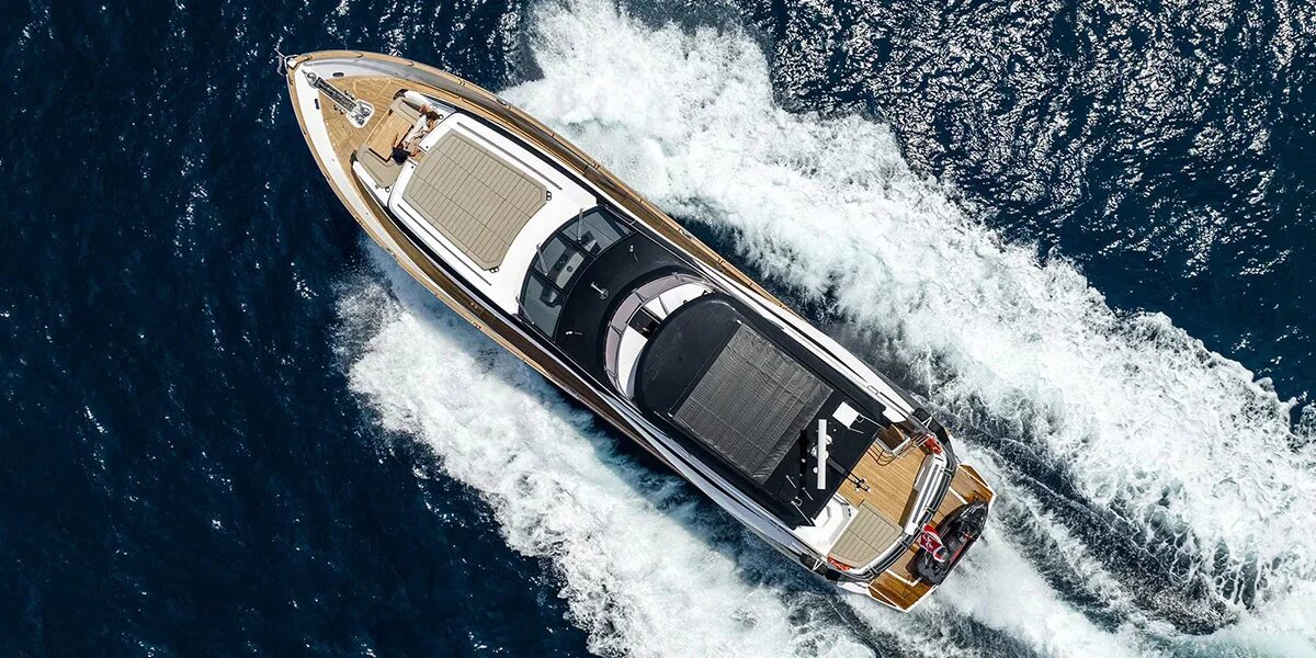Aerial stern view of M/Y Lio Black Knight Sunseeker 95 at sea — yacht charter Mediterranean