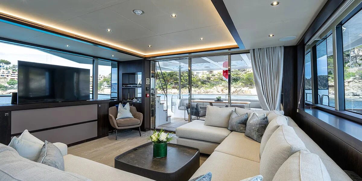 M/Y Lio Black Knight Sunseeker 95 aft deck alfresco dining — luxury yacht charter Mallorca