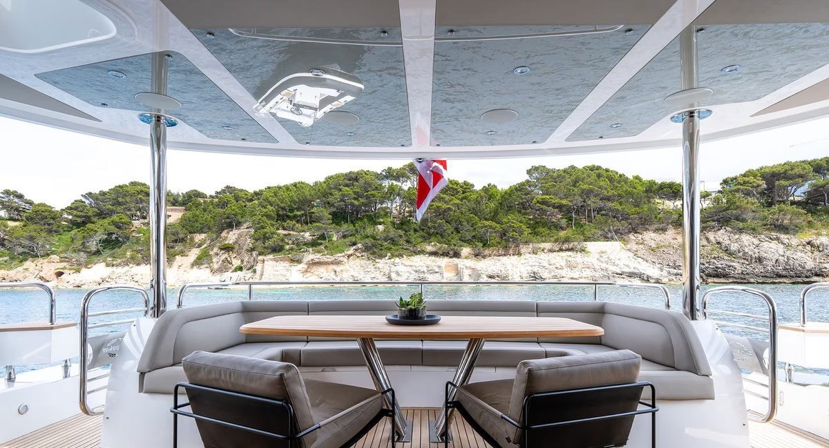 Couple enjoying breakfast on aft deck of M/Y Lio Black Knight Sunseeker 95 — charter dining