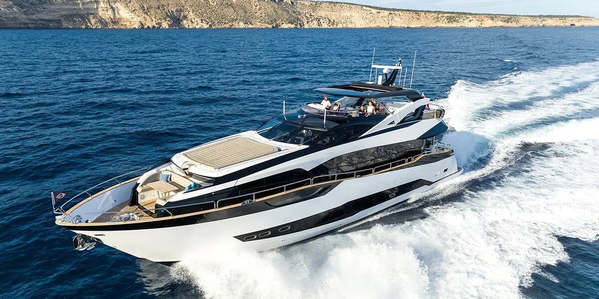 M/Y Lio Black Knight Sunseeker 95 cruising at sea — luxury yacht charter Palma de Mallorca