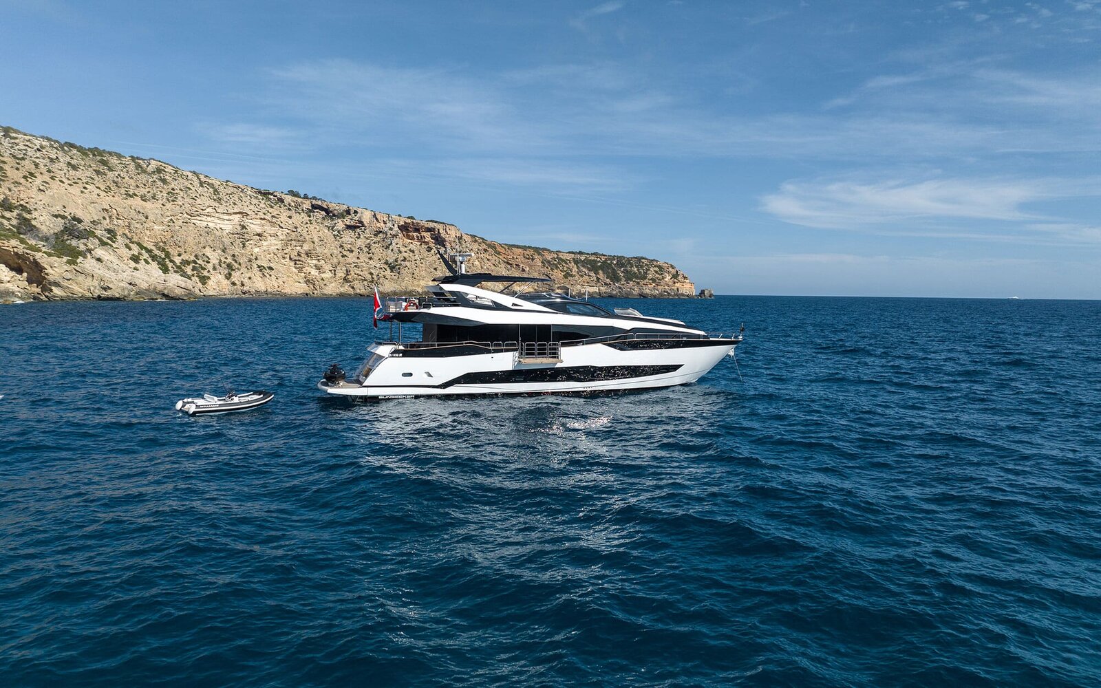 M/Y Lio Black Knight Sunseeker 95 - At Anchor - luxury yacht charter Palma de Mallorca