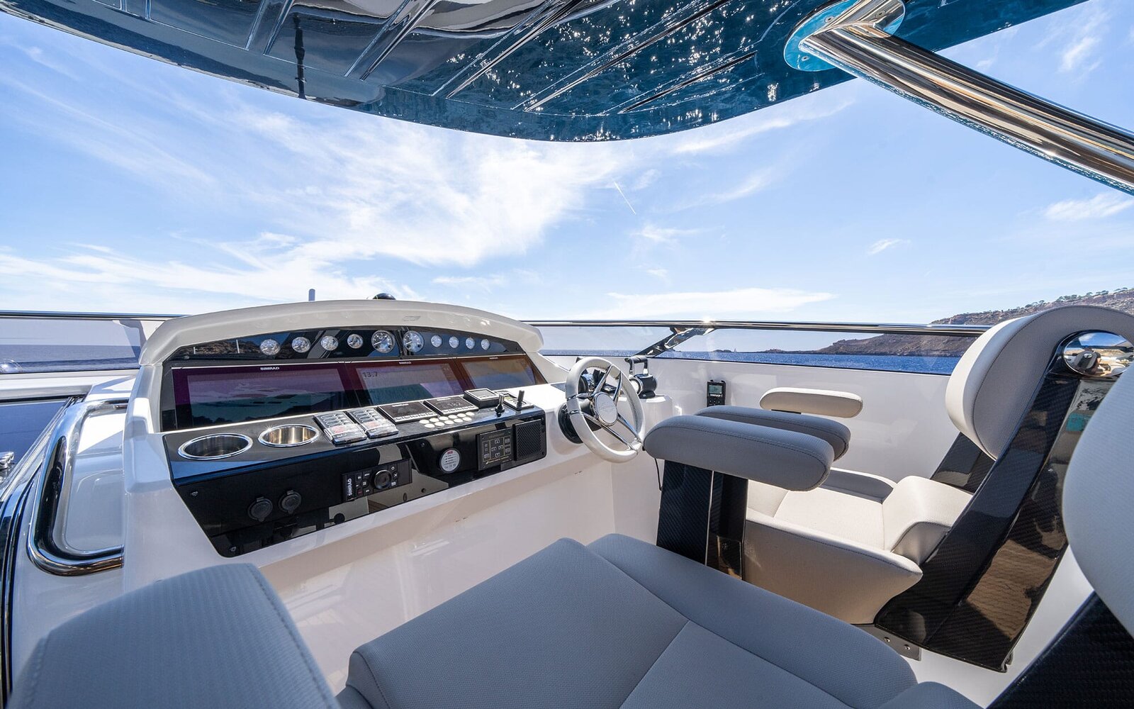 M/Y Lio Black Knight Sunseeker 95 - Deck Lounge - luxury yacht charter Palma de Mallorca