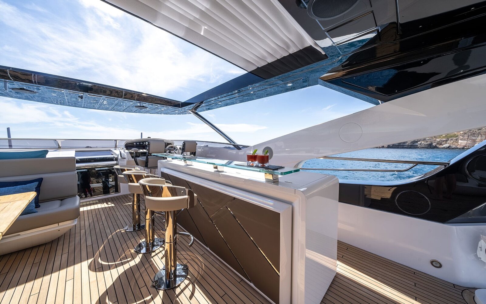 M/Y Lio Black Knight Sunseeker 95 - Helm Station - luxury yacht charter Palma de Mallorca